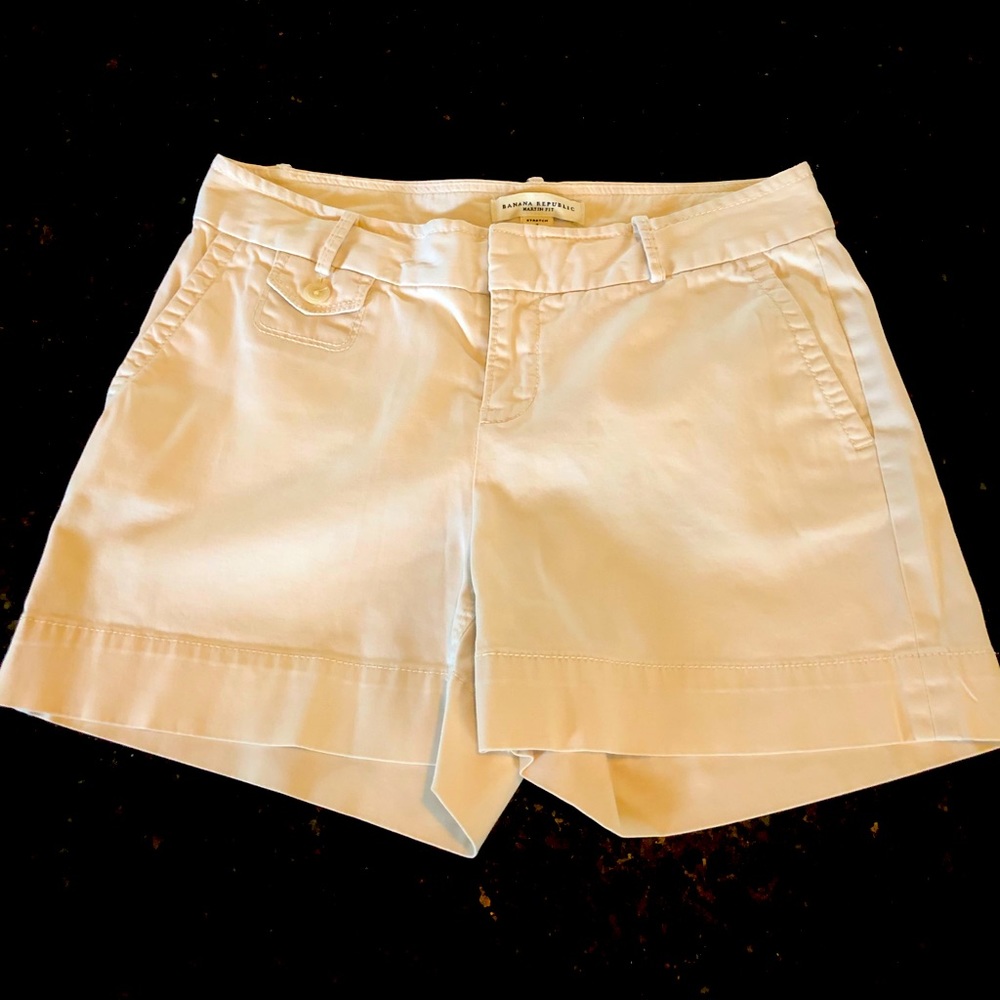 BANANA REPUBLIC Shorts - Khaki - Size 2